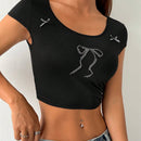 Qutie Camiseta de manga corta para mujer con adornos de pedreria y cuello redondo
