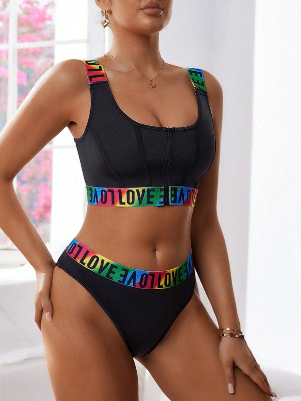Conjunto de ropa interior femenina con banda elastica colorida y bonito diseno en la espalda