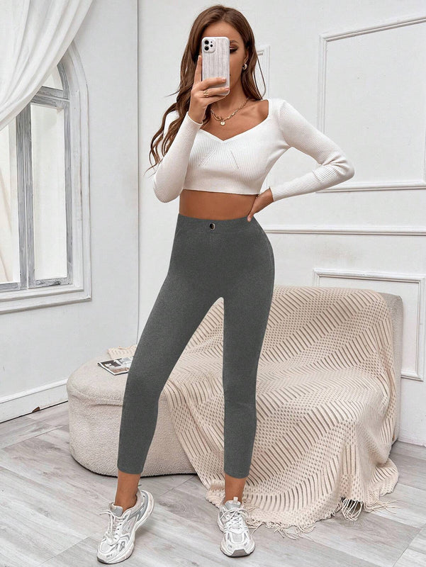 EZwear Pantalones negros ajustados con detalle de botones, bolsillos parchados