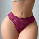 Tanga de encaje hueco de un solo color para mujer.
