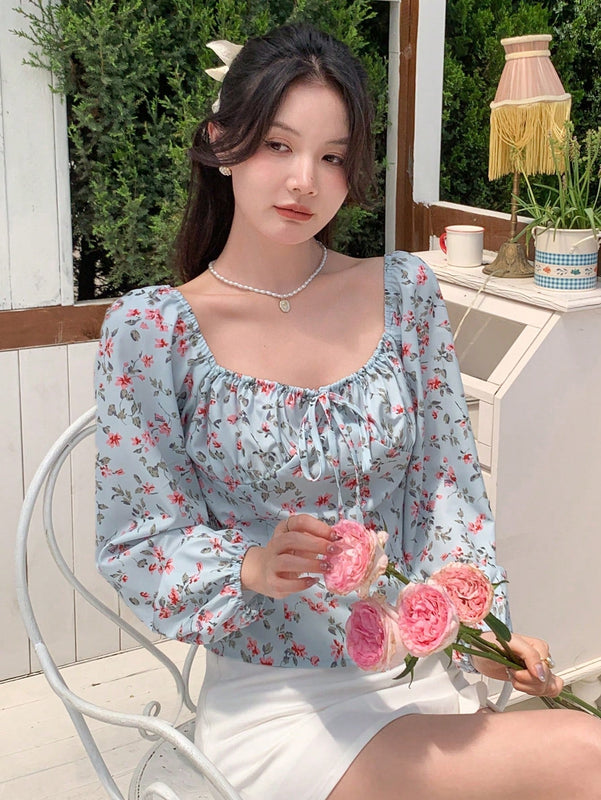 DAZY Camisa de manga larga con estampado floral y volante en el pecho para mujer