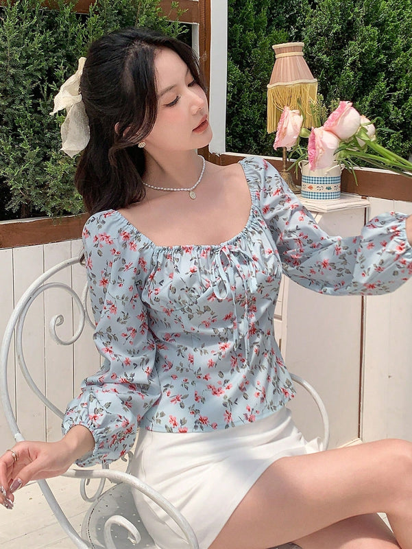 DAZY Camisa de manga larga con estampado floral y volante en el pecho para mujer