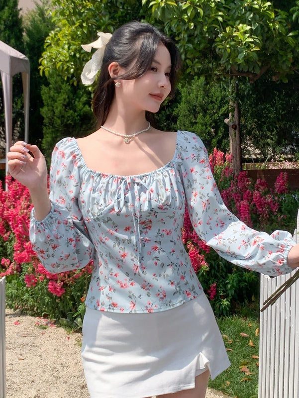 DAZY Camisa de manga larga con estampado floral y volante en el pecho para mujer