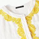 MOTF PREMIUM BLUSA DE MANGA CORTA CON MEDIA TAPETA DE BOTONES Y DETALLES DE ENCAJE EN CONTRASTE