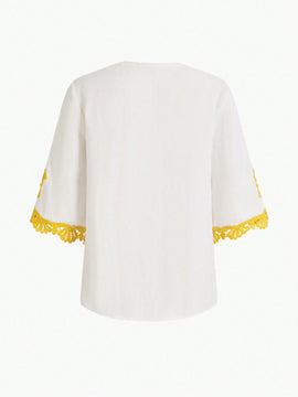 MOTF PREMIUM BLUSA DE MANGA CORTA CON MEDIA TAPETA DE BOTONES Y DETALLES DE ENCAJE EN CONTRASTE