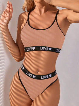 Conjunto de ropa interior sencillo para mujeres, con detalles impresos en los bordes, ideal para uso diario