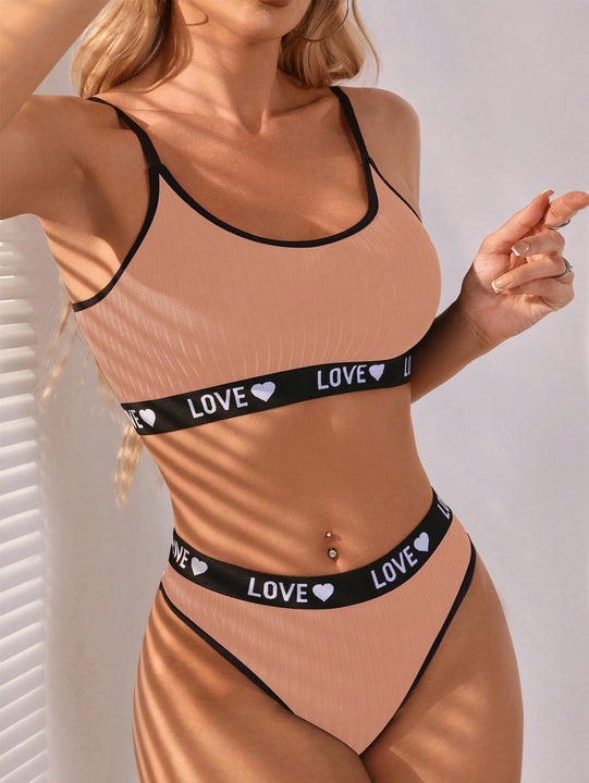 Conjunto de ropa interior sencillo para mujeres, con detalles impresos en los bordes, ideal para uso diario