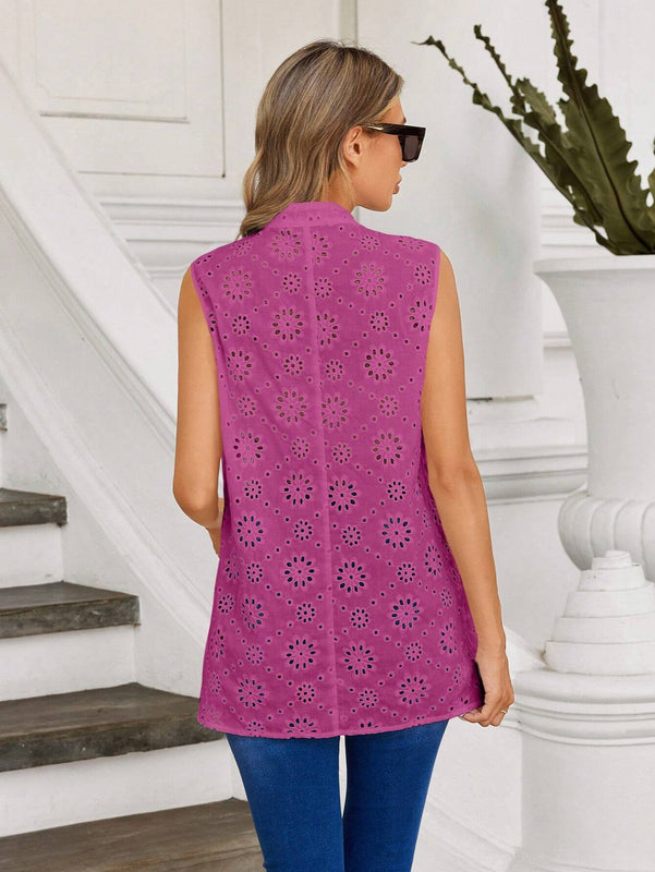 Camisa sin mangas con cuello alto de unicolor bordado y con diseno calado en el dobladillo asimetrico para el verano
