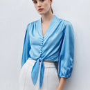 Camisa elegante para el trabajo de mujer en azul con lazo