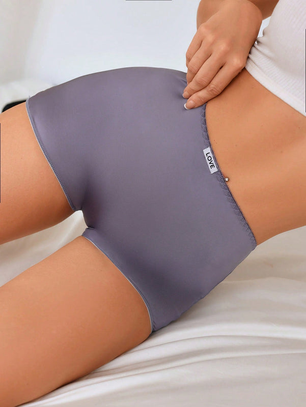Ropa interior comoda de mujer con calzones estilo short con parche de letra