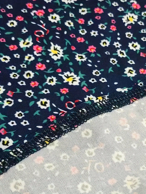 Nueva blusa casual de estilo vacacional para mujeres con cuello en V con estampado floral al azar y ribete de volantes