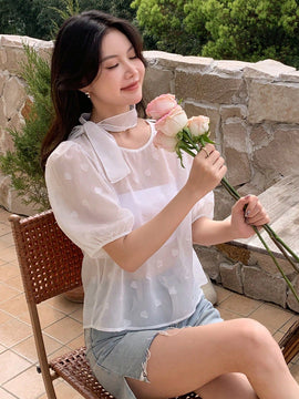 DAZY Camisa ajustada de manga corta de cuello redondo con corazon y cremallera para mujer, con corbata de drapeado