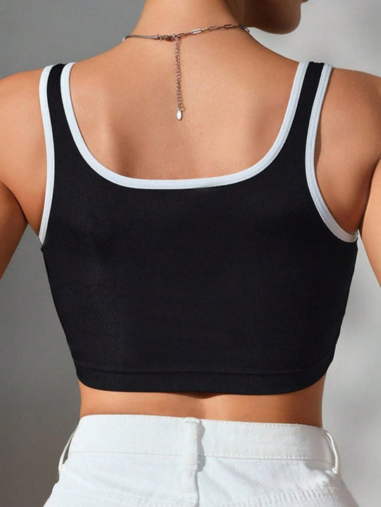 Top Bralette con graficos de letras y detalles contrastantes