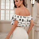 Frenchy Blusa clasica romantica de lunares polka franceses con cuello descubierto, collar de perlas, capas multiples y dobladillo de volantes sexy para mujer