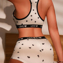 Conjunto de sostenes y bragas para mujeres con detalle de letra y estampado de corazones