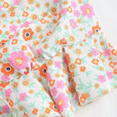 MOD Camisa floral diminuta con nudo delantero y dobladillo con volantes para mujeres en vacaciones