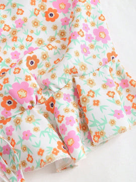 MOD Camisa floral diminuta con nudo delantero y dobladillo con volantes para mujeres en vacaciones