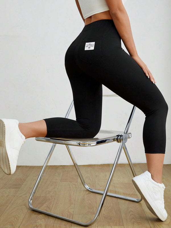 PETITE Mallas negras informales y elasticas para mujeres con detalles de etiqueta en la parte trasera