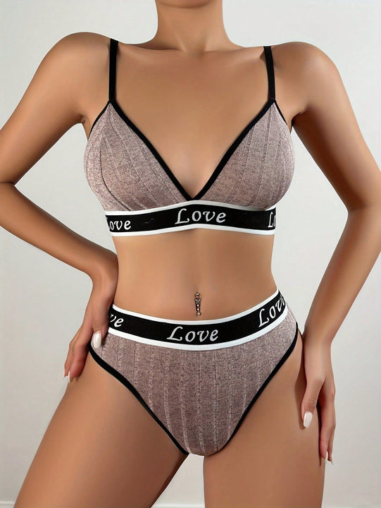 Conjunto de sujetador de tela comoda y suave para mujer con tanga bikini