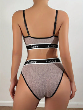 Conjunto de sujetador de tela comoda y suave para mujer con tanga bikini