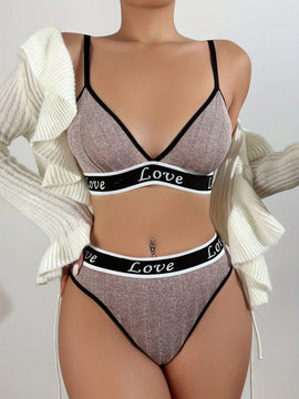 Conjunto de sujetador de tela comoda y suave para mujer con tanga bikini