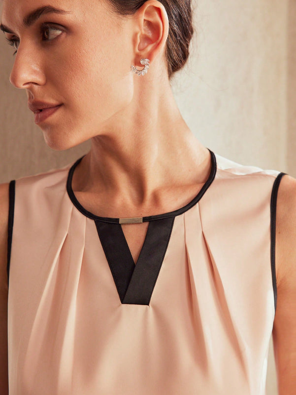 MOTF Classy Blusa sin mangas con detalle de orificio en el cuello, ribete de contraste y pliegues plegados