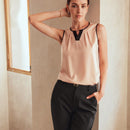 MOTF Classy Blusa sin mangas con detalle de orificio en el cuello, ribete de contraste y pliegues plegados