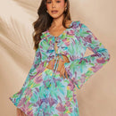 Haute Conjunto de verano con pantalones cortos de estampado floral y dobladillo de lechuga