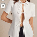 Frenchy Camisas de mujer Camisa blanca solida Blusa con lazo delanteroAprieta la cintura Ropa de oficina Vestidos casuales para mujeres Blusa blanca de algodon Camisa blanca Cardigan de verano Top blanco Atuendo para fiesta de te