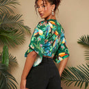 TRVLCHIC Blusa de manga acampanada con nudo frontal de verano para mujer, tejido de vacaciones, atuendos de festival de rave, camisas casuales para mujer, crop top, camisa hawaiana, cardigan de verano