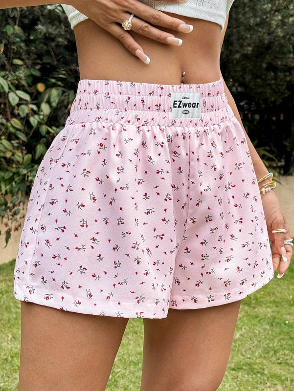 EZwear Shorts de pierna ancha con detalles de parches de letras en estampado floral rosa para salir en verano