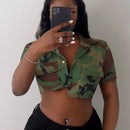 Slayr Camisa casual para mujer con cuello de solapa, abierta con estampado de camuflaje y corte truncado-H de calle