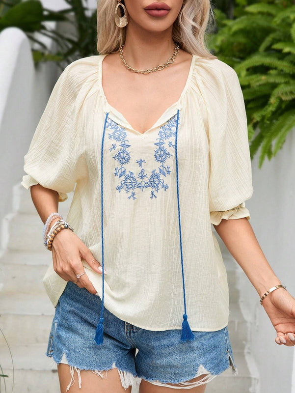 Blusa de mujer con medio brazo bordado de geolocalizacion