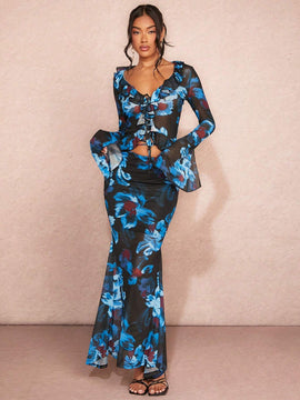 Top de mujer de festival de primavera con malla transparente con patron floral, mangas acampanadas con volantes y tiras cruzadas ajustadas y elasticas