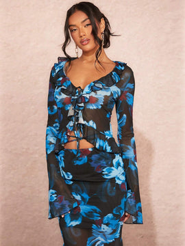 Top de mujer de festival de primavera con malla transparente con patron floral, mangas acampanadas con volantes y tiras cruzadas ajustadas y elasticas