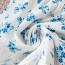 WYWH Shorts casuales de flores azules con base blanca y dobladillo de encaje para mujeres de vacaciones, perfectos para te por la tarde y actividades de ocio