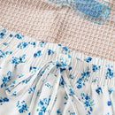 WYWH Shorts casuales de flores azules con base blanca y dobladillo de encaje para mujeres de vacaciones, perfectos para te por la tarde y actividades de ocio