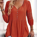 LUNE Camisa primavera/verano casual de mujer con cortes florales, pompon y contraste de encaje