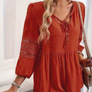 LUNE Camisa primavera/verano casual de mujer con cortes florales, pompon y contraste de encaje