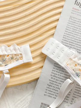 Juego de cinturon de encaje floral y Tangas ligeras sin cables, color de piel para mujeres, modelo J2384