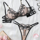 Conjunto de sujetador y bragas con cierre frontal y bordado romantico con correas de hombro de cadena de metal