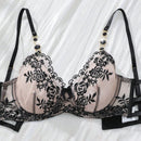 Conjunto de sujetador y bragas con cierre frontal y bordado romantico con correas de hombro de cadena de metal