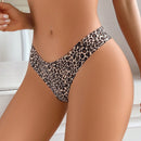 Tanga atrevida y sexy con estampado de leopardo y disenos enhuecados