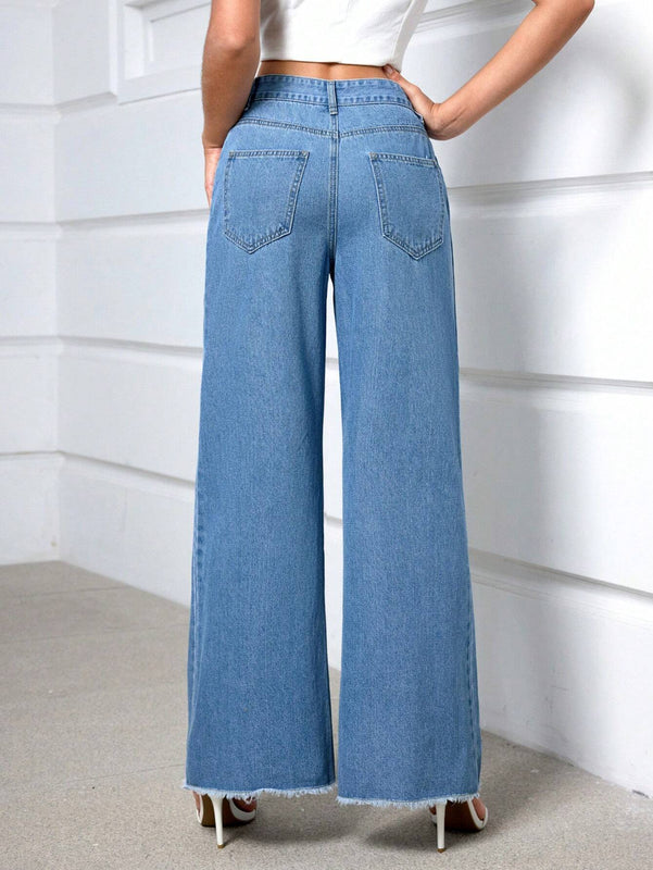 Essnce Jeans de mezclilla para mujer de unicolor con bordes deshilachados, bolsillos laterales y cierre de boton