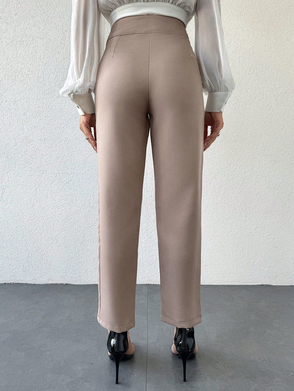 Pantalones zanahoria con bolsillo oblicuo liso