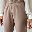 Pantalones zanahoria con bolsillo oblicuo liso
