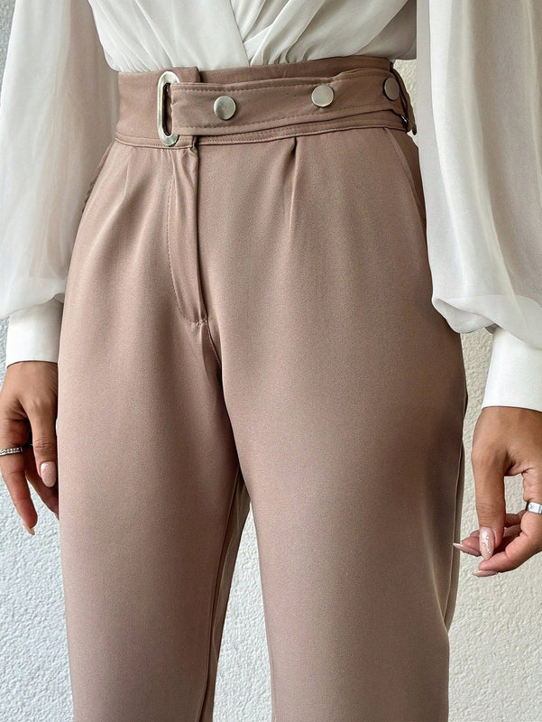 Pantalones zanahoria con bolsillo oblicuo liso