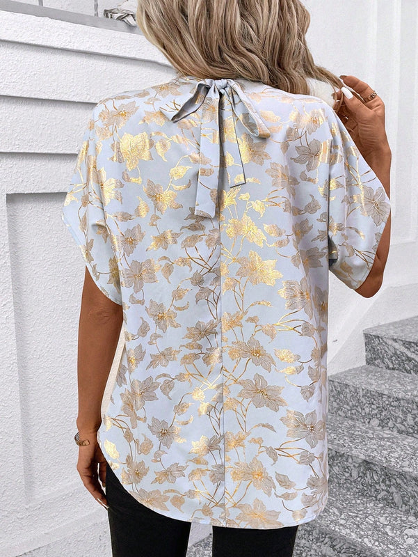 Clasi Blusa elegante para mujer con base azul, mangas murcielago dorado estampado, pequeno cuello alto con lazo en la espalda