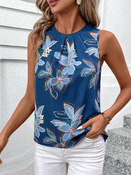Blusa de mujer sin mangas con estampado floral azul y pliegues en la parte delantera