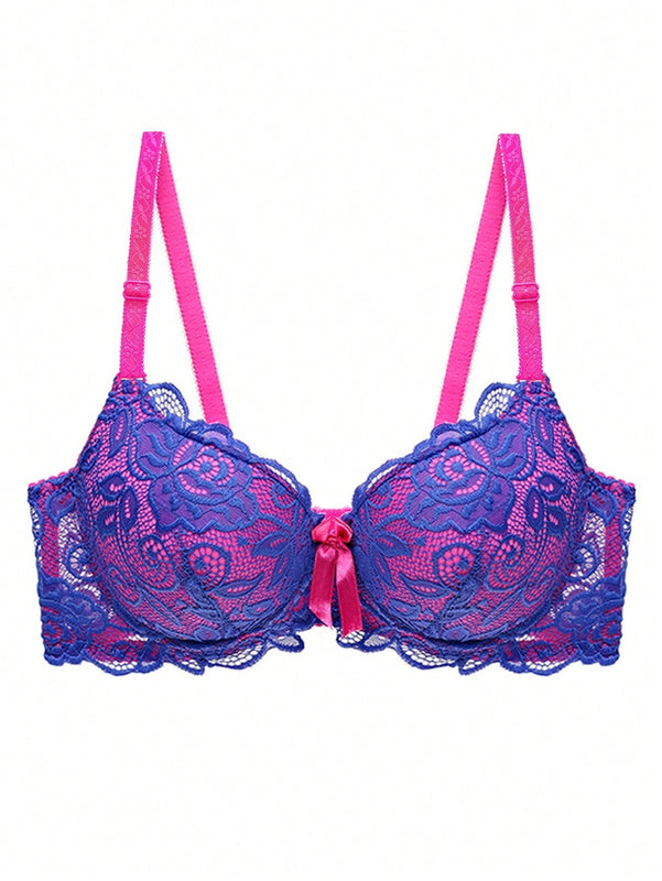 Sensual conjunto de sujetador push-up con aro y braguita triangular con encaje en colores contrastantes, copa B